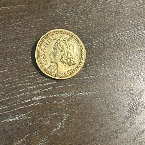 Chanel medallón button - Picture 1 of 5